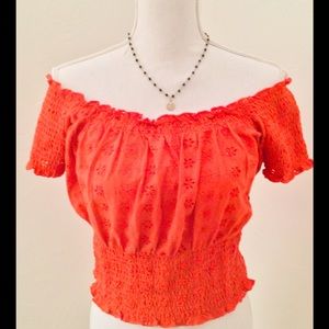CROP OFF SHOULDER TOP. ORANGE